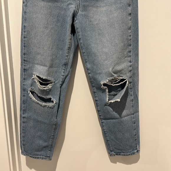 BRANDY MELVILLE DISTRESSED JEANS - Picture 4 of 12